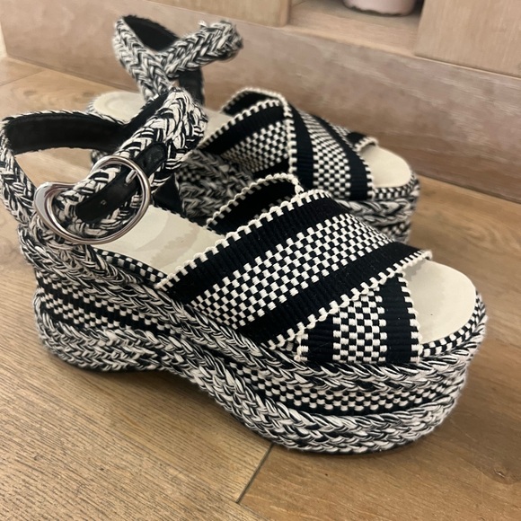 Amambiah Carmen Heels - Picture 3 of 4